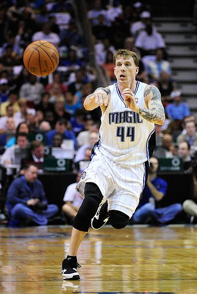 足球英超冬窗“标王”浮现，转会费惊人