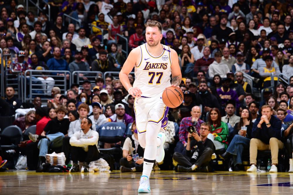 国家德比皇马2-1巴萨5分领跑 近6轮巴萨比皇马多拿9分反超4分